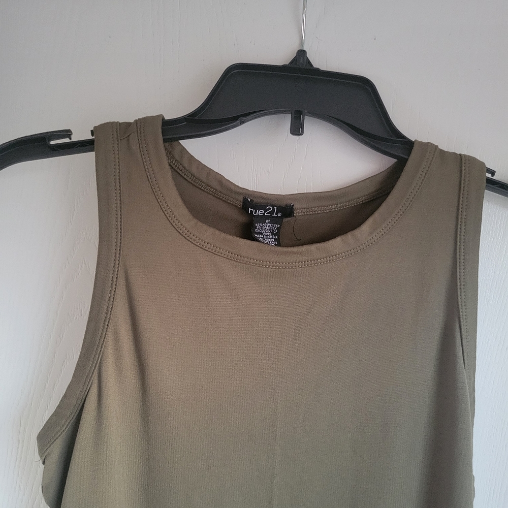 🟣Hunter green tank top - Picture 2 of 4